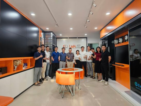 HỢP TÁC TECHLINK & LIGHTJSC – KIẾN TẠO PHÒNG ĐIỀU KHIỂN TRUNG TÂM DỮ LIỆU CHUYÊN NGHIỆP